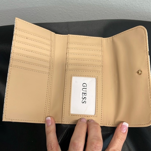 Guess | Classic Bag w/Iconic Logo Bag Charm, Matching Wallet & Dust Bag - Picture 14 of 16